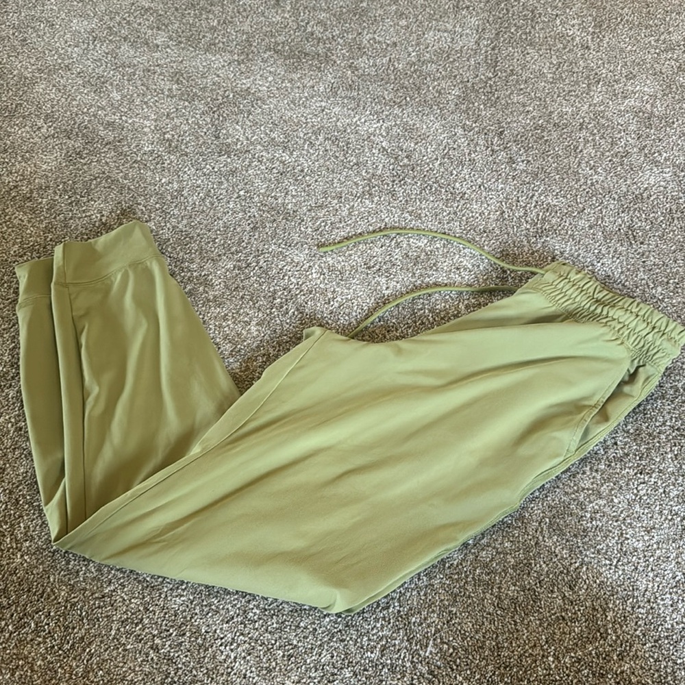 Fabletics sweats green size medium. Never worn